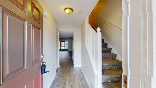 Building Photo - 2/1.5 TOWNHOUSE IN WINTER PARK!!    *Water...