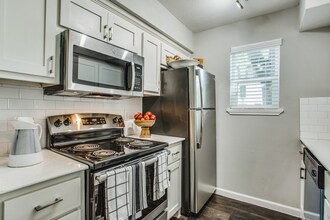 Building Photo - Weston Medical Center Apartments