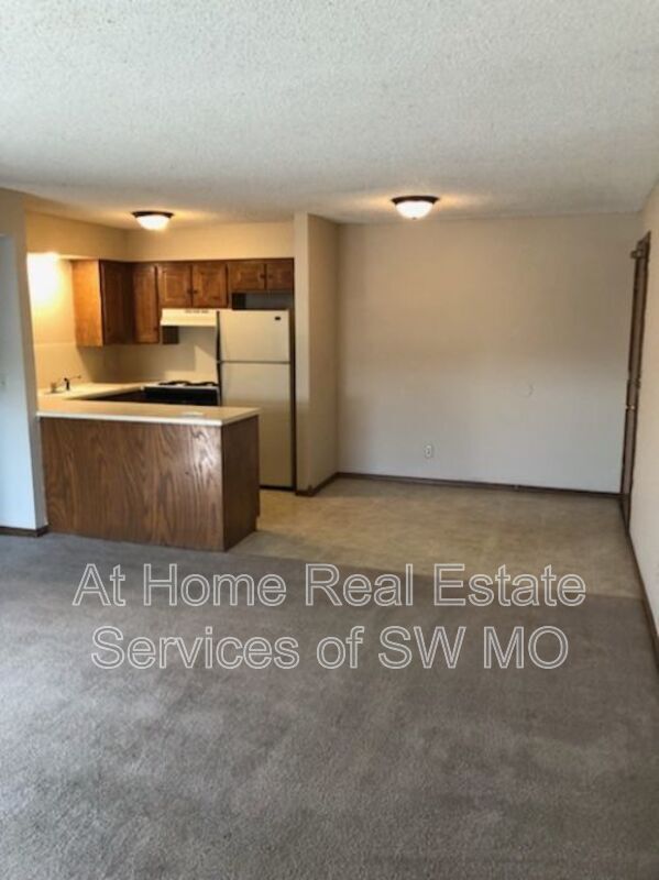 2862 S Rogers Ave Unit 6, Springfield, MO 65804 Condo for Rent in