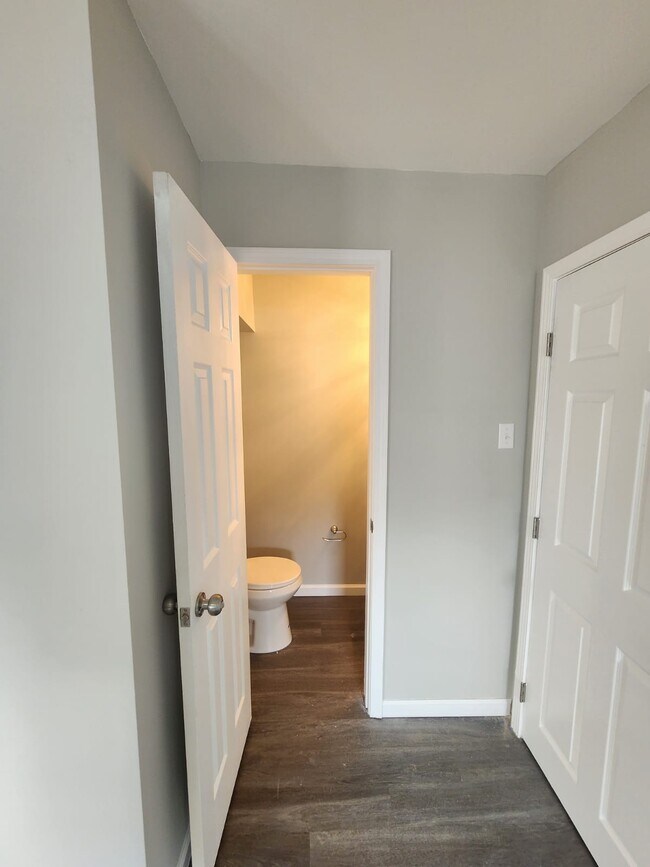 Building Photo - 203 River Oaks Dr