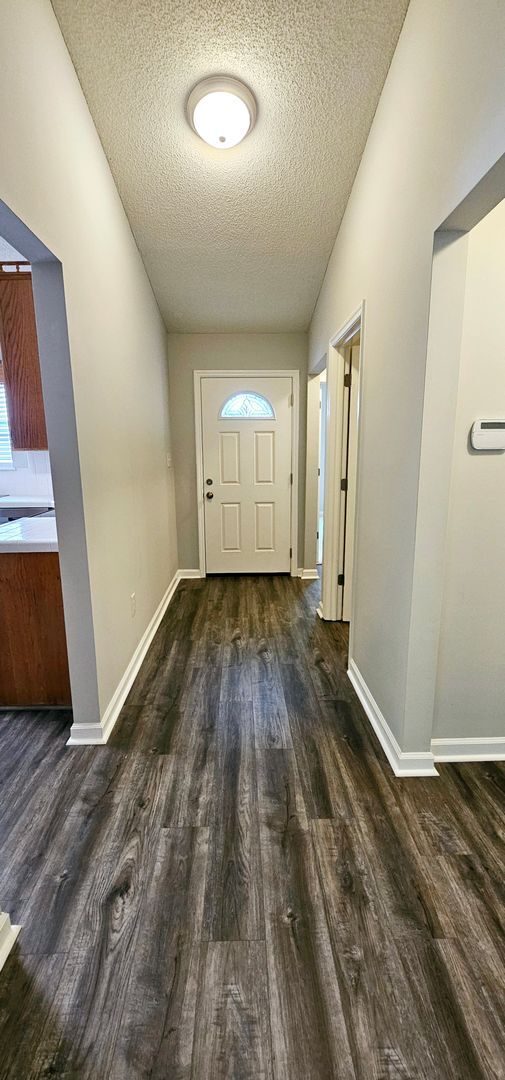 Foto del edificio - Spacious 2-Bed, 2-Bath Home with Modern Co...