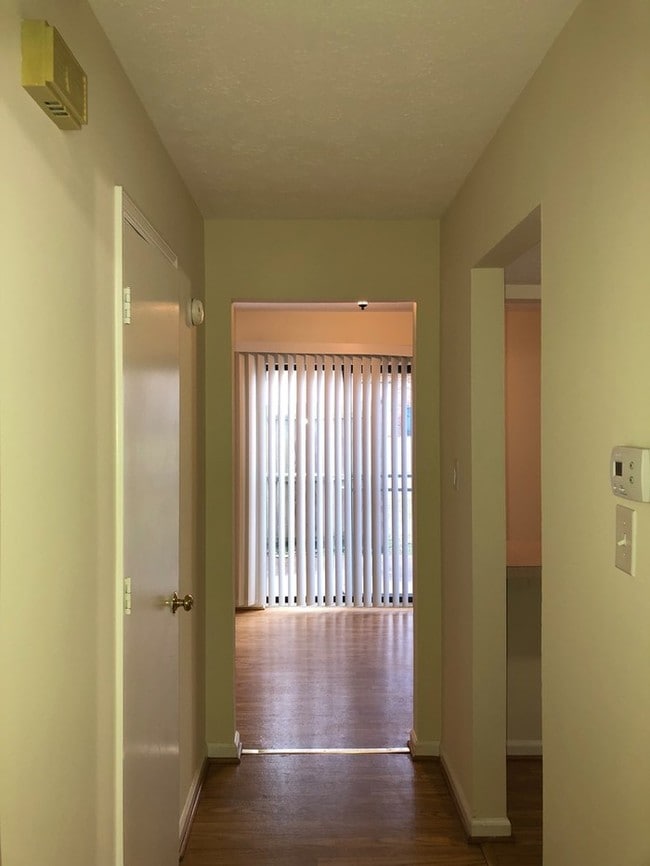 Building Photo - Campbell County Town Home Three Bedrooms!