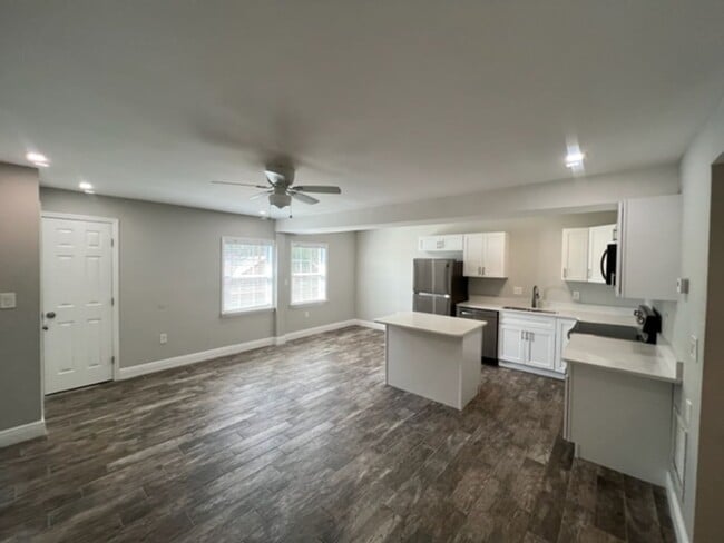 Building Photo - 4715 Rio Grande Ave