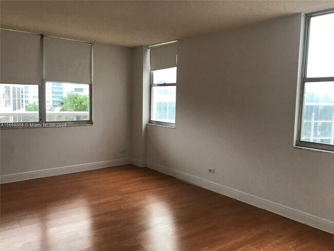 Building Photo - 6039 Collins Ave