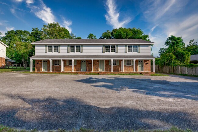 Building Photo - 810 Augusta St