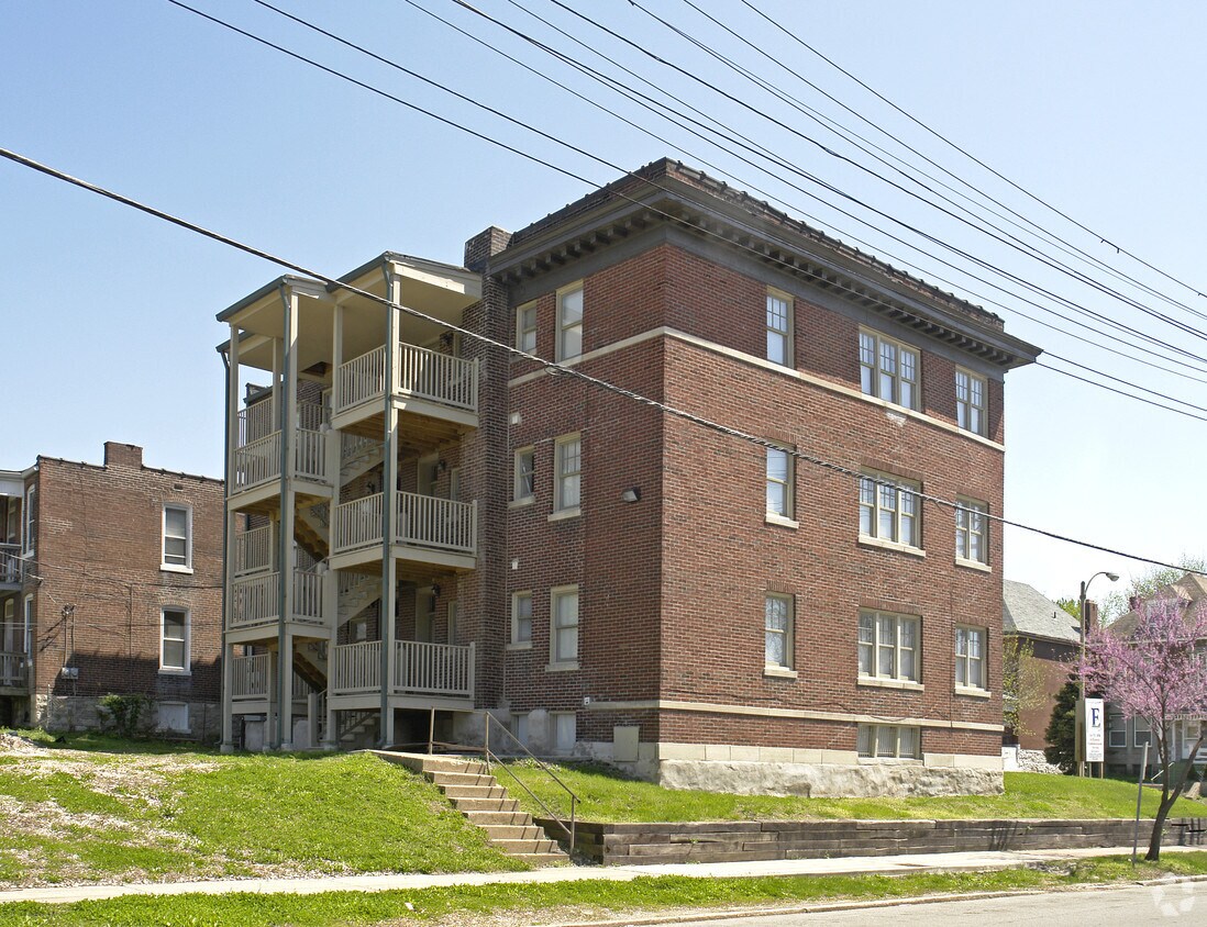 Building Photo - 3867 Shaw Ave