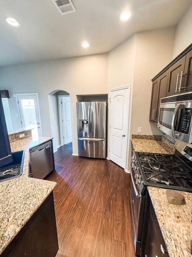 Foto del edificio - Quiet 3/2 House in Meadowcreek w/ Aug Move in!