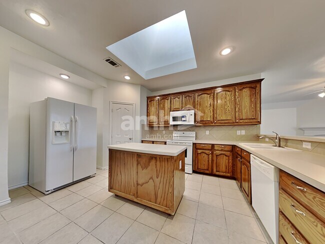 Foto del edificio - 5716 Ozark Dr