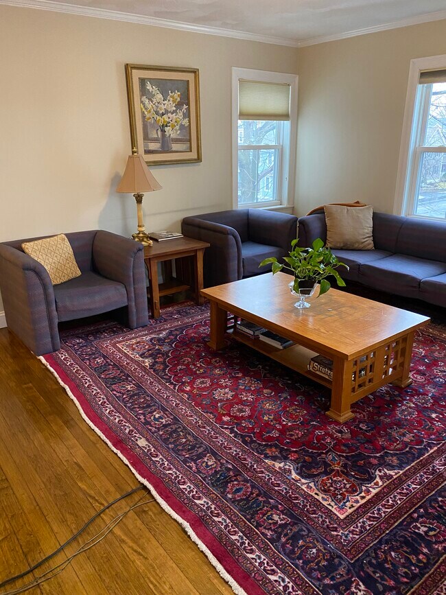Sala de estar - 33 N Main St