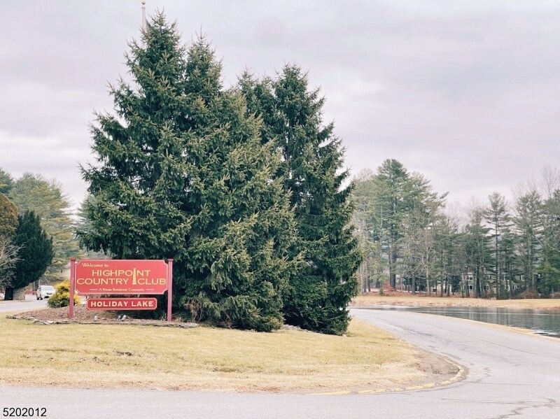 Primary Photo - 207 Old Chimney Ridge Rd