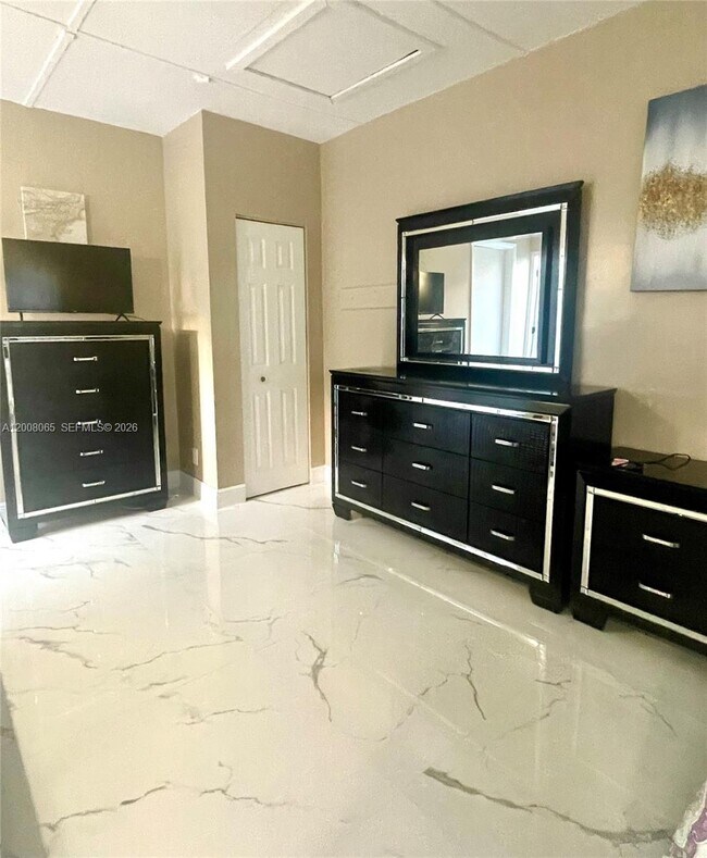 Foto del edificio - 1537 NE 30th Ct