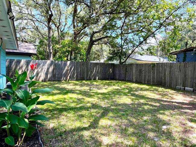 Foto del edificio - Completely Remodeled! Close to  Historic D...