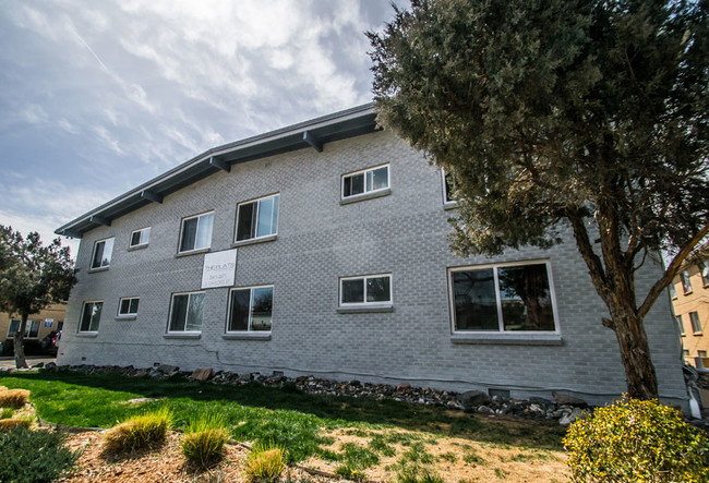 Building Photo - Flats at DeBoer Park