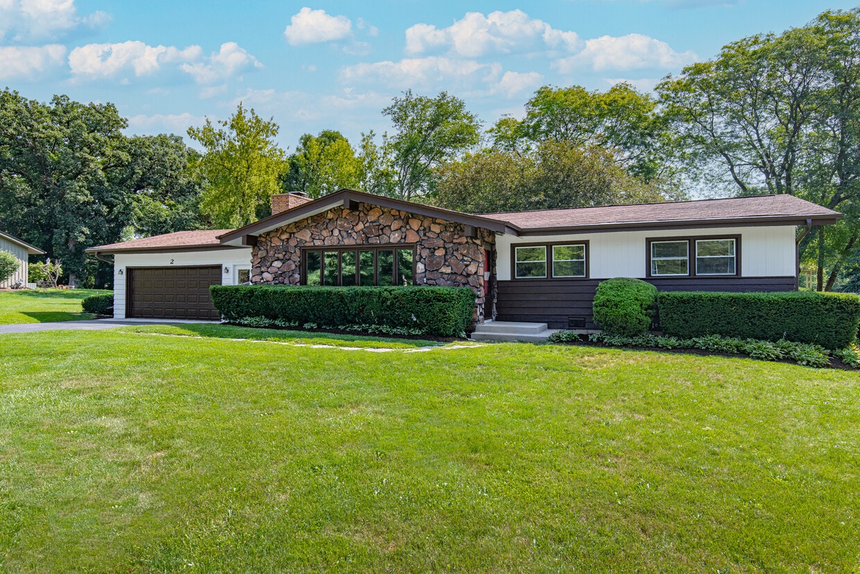 2 Walnut Dr, Hawthorn Woods, IL 60047 House Rental in Hawthorn Woods