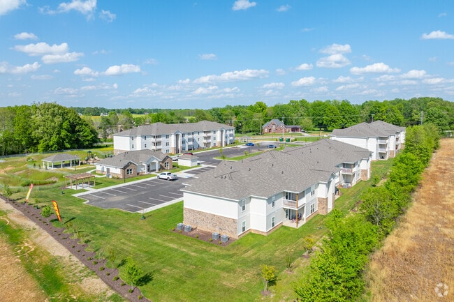 Building Photo - Sumner Pointe