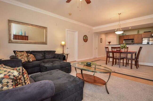 Foto del edificio - FULLY FURNISHED 1 bedroom Condo with balco...