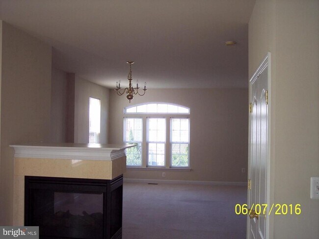 Foto del edificio - 731 Chevington Ct