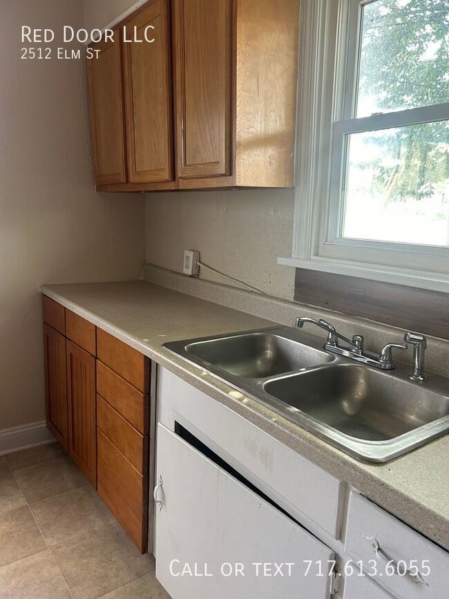 Building Photo - 2-bedroom duplex in Penbrook - CD Schools!