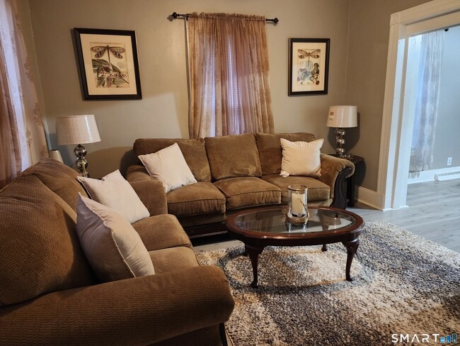 Building Photo - 158 N Main St