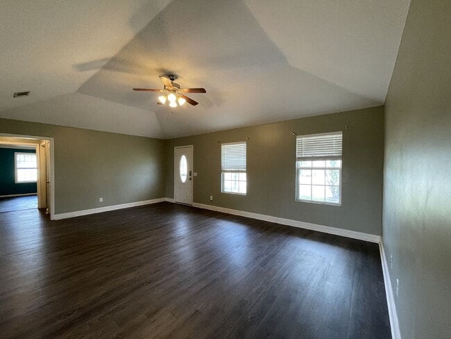 Building Photo - Home For Rent