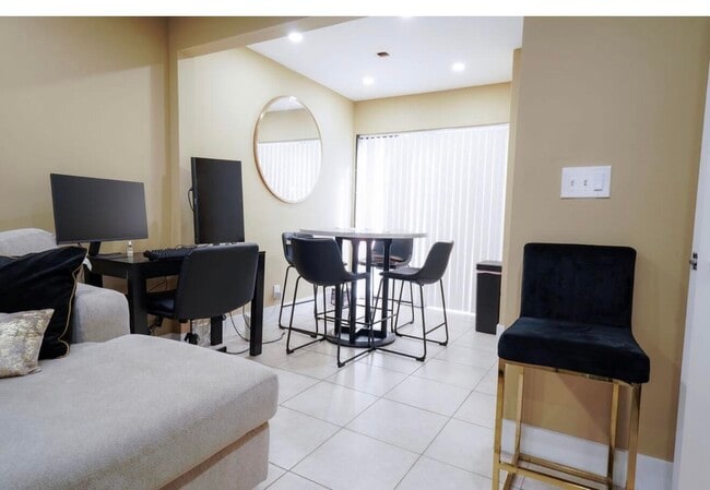 Foto del edificio - 6611 Winfield Blvd