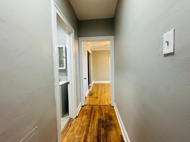 Photo - 5350-5352 W Division St (Chicago, IL) Apartment