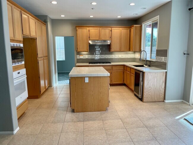 Building Photo - 7770 Lincoln Ct