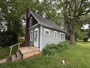 Building Photo - 1424 S Meeker Ave
