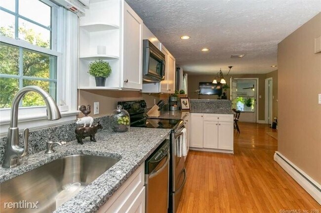 Building Photo - 4 br, 3 bath House - 455 Hillfield Rd