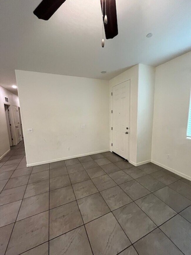 Foto del edificio - Coming Soon!