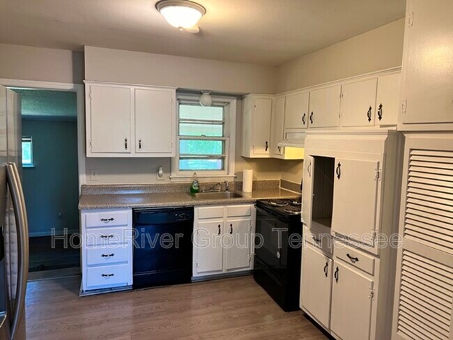 Foto del edificio - 3165 Raleigh Millington Rd