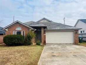 Building Photo - 2005 E View Dr