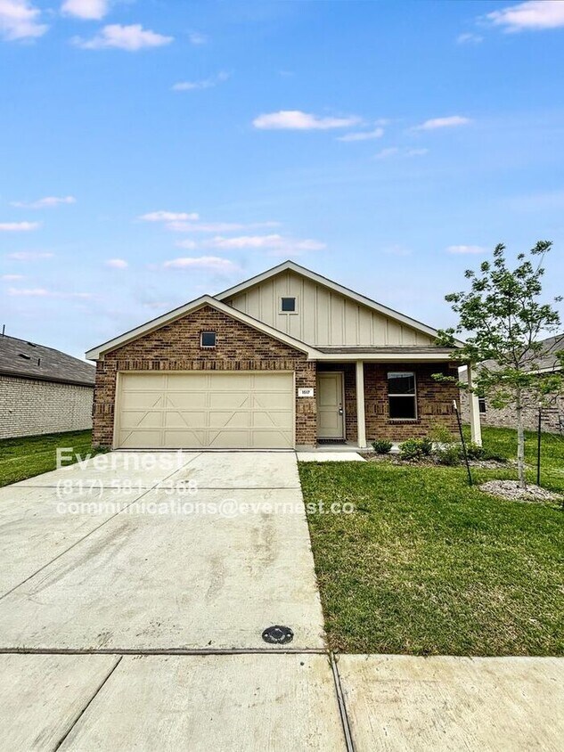 Foto principal - Beautiful 3-Bedroom Home with Spacious Yar...