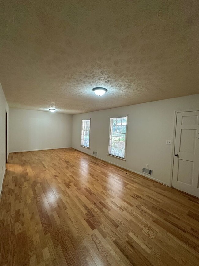 Photo - Available now,  3/2 with large unfinished basement, in University Heights House
