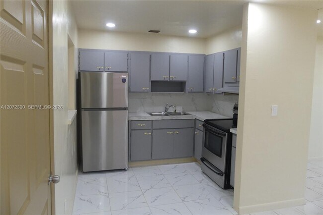 Foto del edificio - 8130 NW 14th Ct
