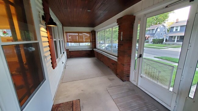 Screened In Front Porch - 340 Monteray Ave