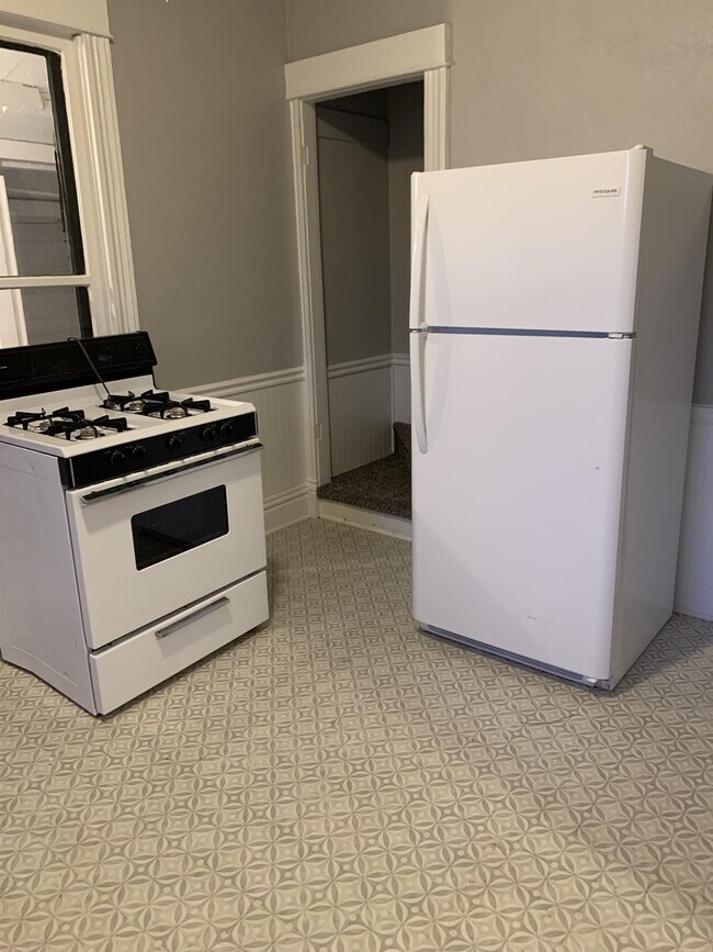 Building Photo - 808 5th Ave SW