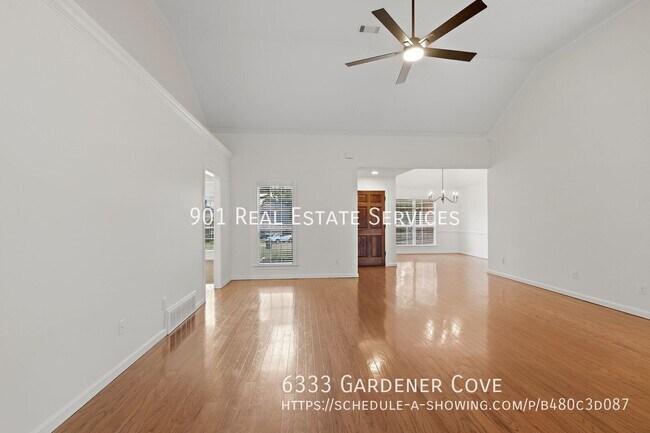 Foto del edificio - 6333 Gardener Cove