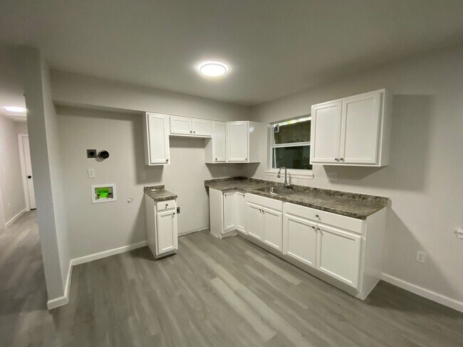 Foto del edificio - 4644 Huckleberry Cove