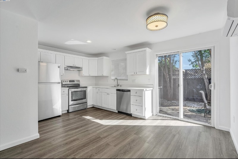 Foto principal - 18771 Park Tree Ln