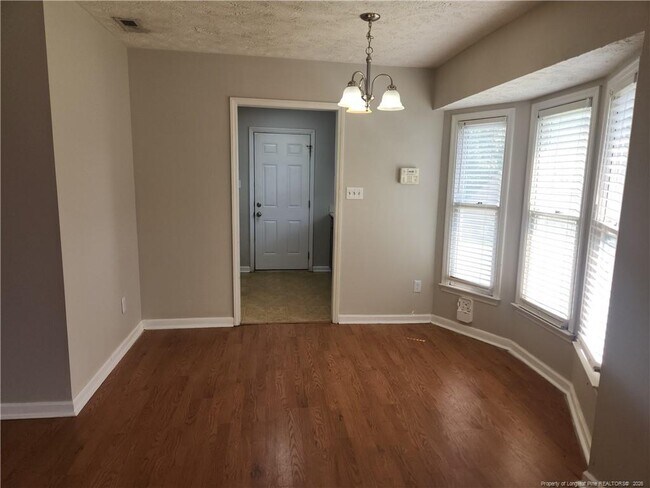Foto del edificio - 5598 Quietwood Pl