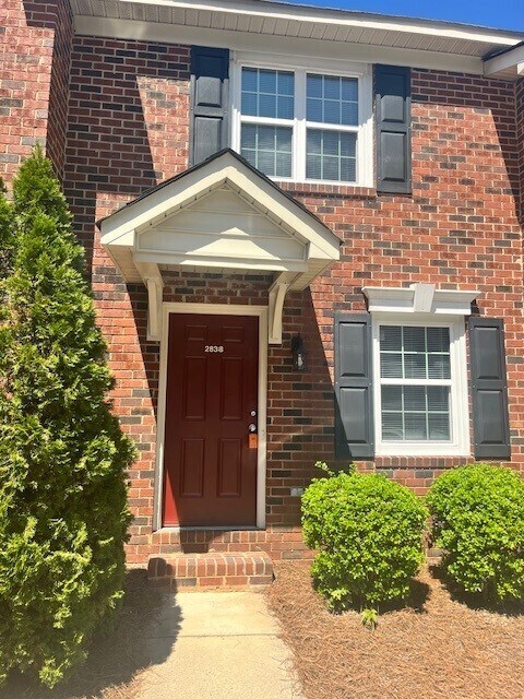 Primary Photo - Luxurious and affordable all-brick townhom...