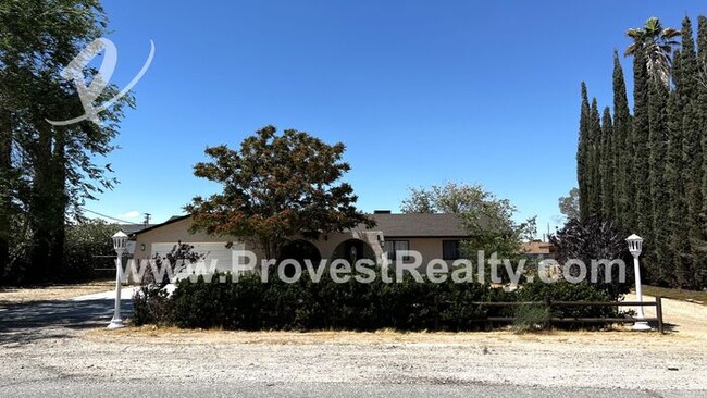 Foto del edificio - Nice 3 Bedroom 2 Bath Home in Hesperia!!