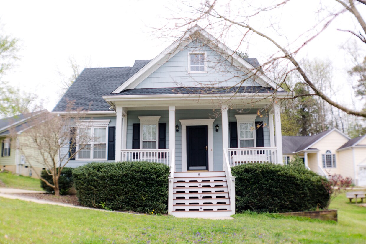 Primary Photo - 827 Shackleton Rd