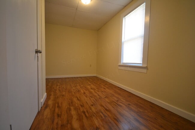 Building Photo - 3 Bed 2 Bath Home in Bolivar! Call Quick!