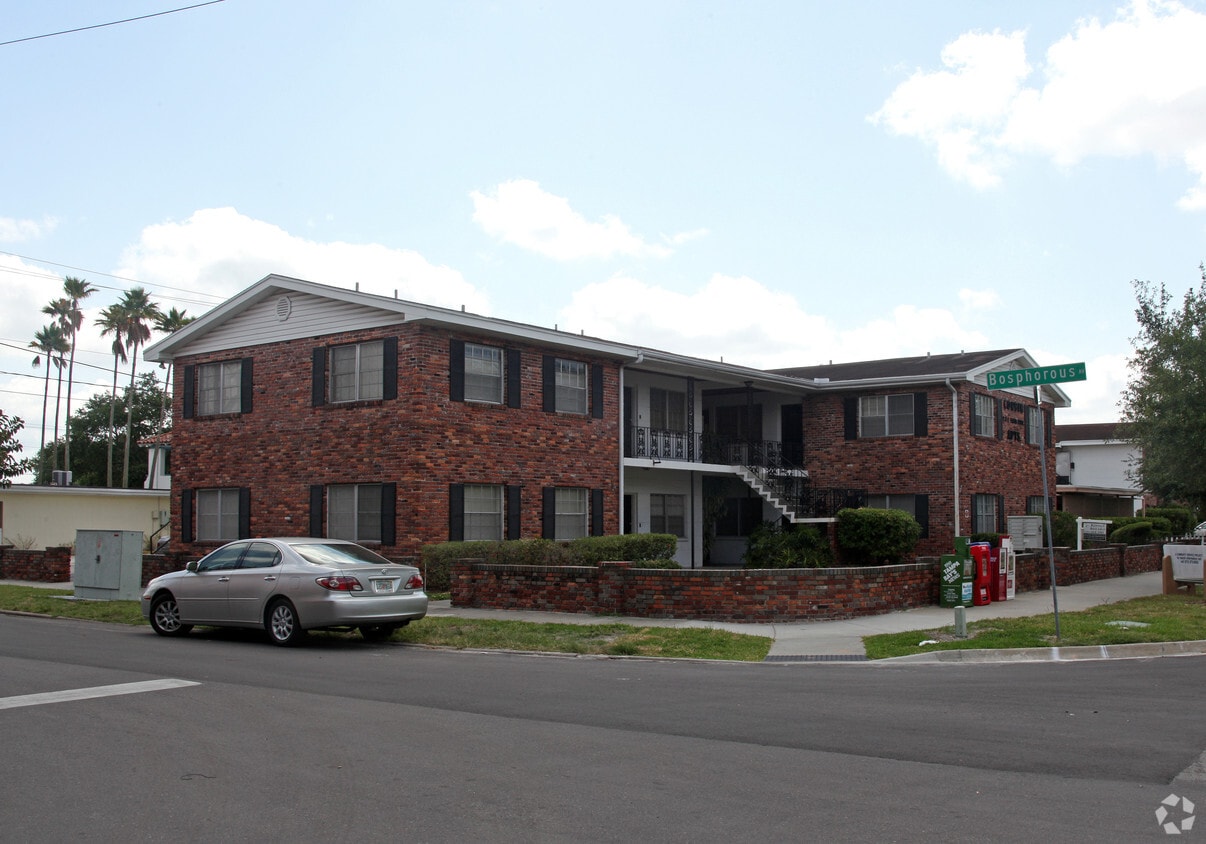Primary Photo - 121 E Davis Blvd