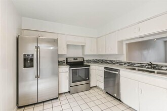 Building Photo - 815 S Ripple Creek Dr