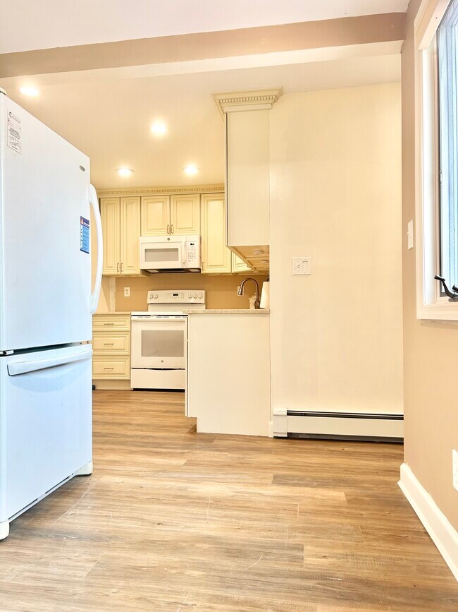 Building Photo - 96 Massapequa Ave