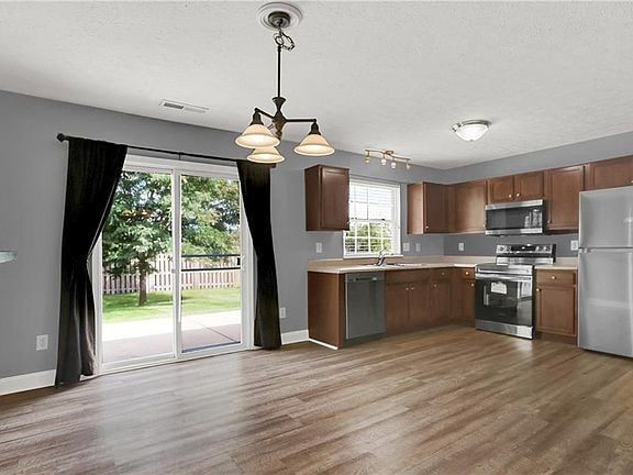 Building Photo - 18808 Edwards Grove Dr