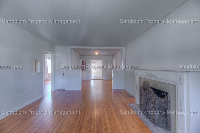 Foto del edificio - For Lease | Brookside | $1800 Rent | Available now!